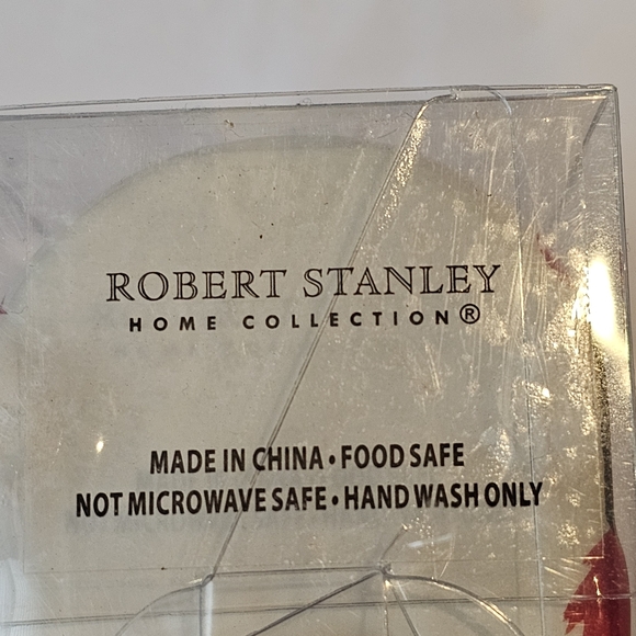 Red Truck and Tree Salt and Pepper Shakers - Picture 10 of 11